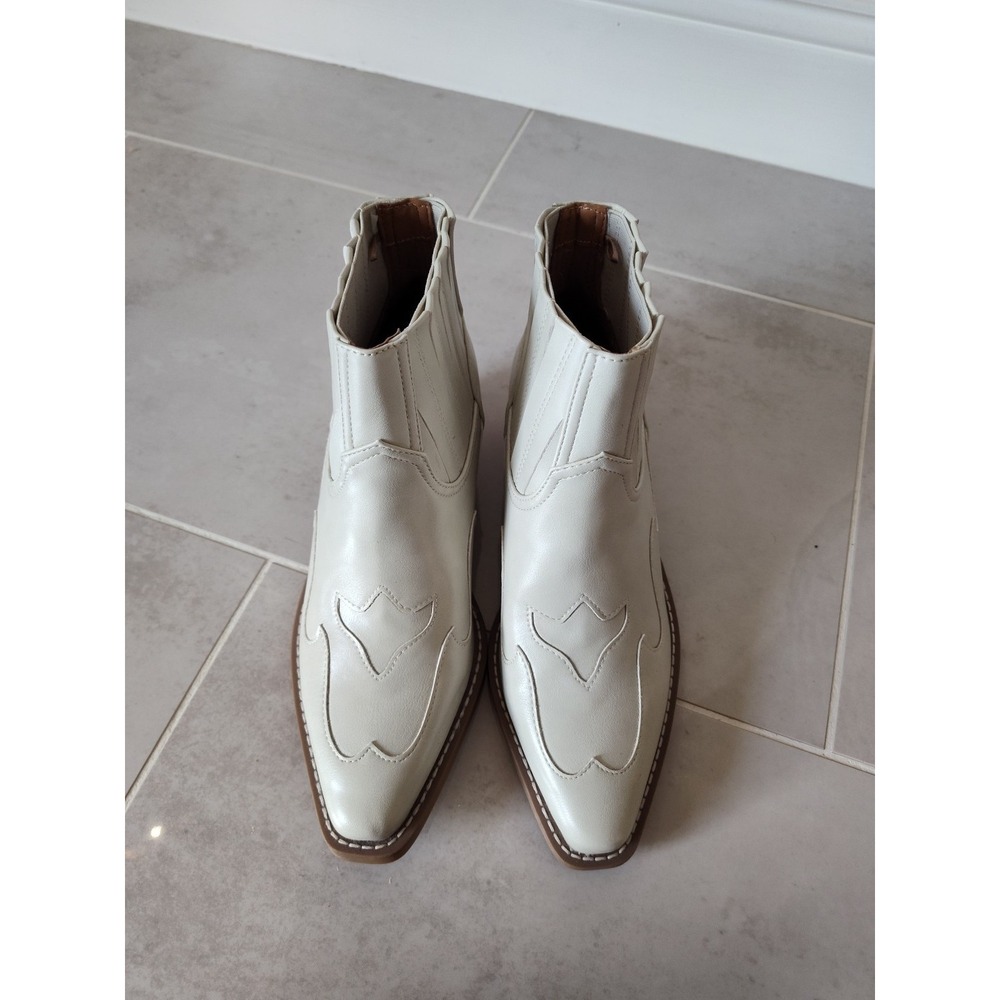 White Cream Cowboy Western Festival Ankle Boots Size 7 Low Heel Forever 21